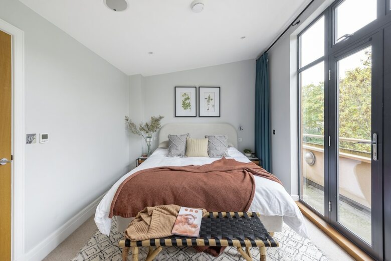 Riverside Home With Private Parking