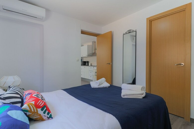 Bright M�laga Beach And Downtown Apartment