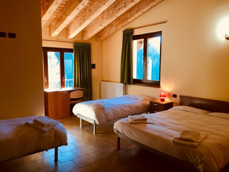 Hostal Ostello Brembo