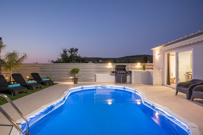 B&m Villa Sirili