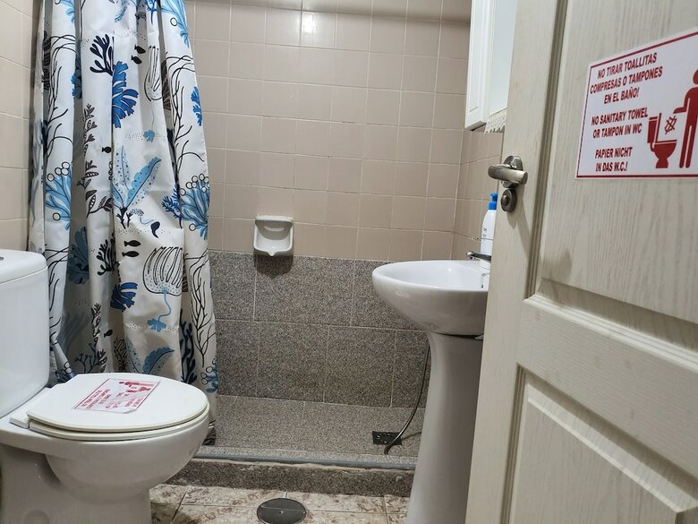 Hotel Low Cost Rooms Las Llaves 4