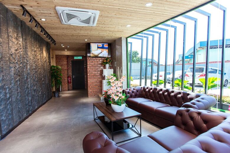 Tlj Hotel