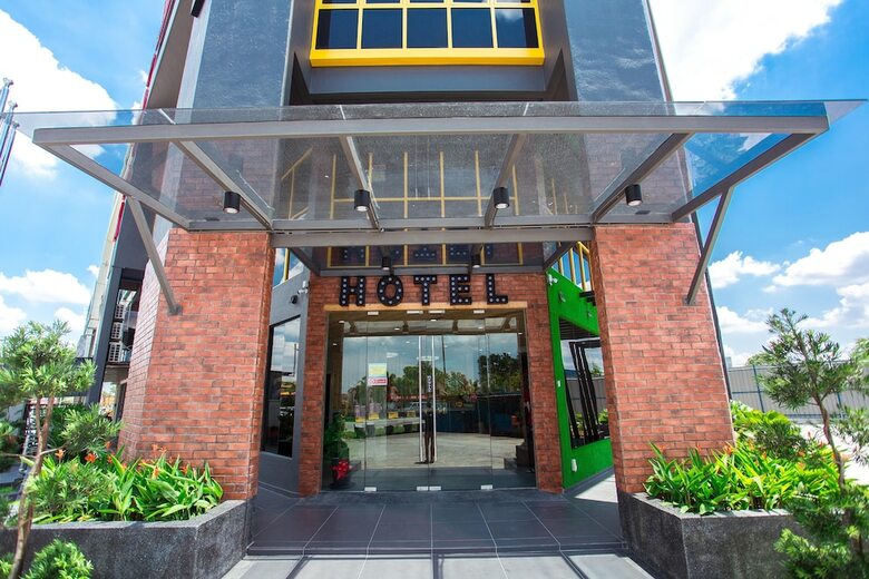 Tlj Hotel