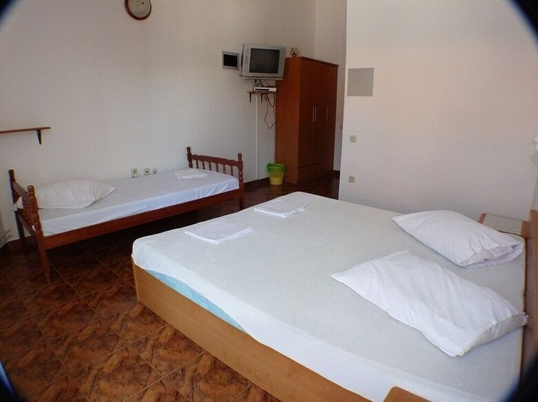 Hotel Hilde Yellow House