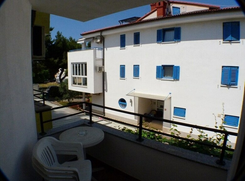 Hotel Hilde Yellow House
