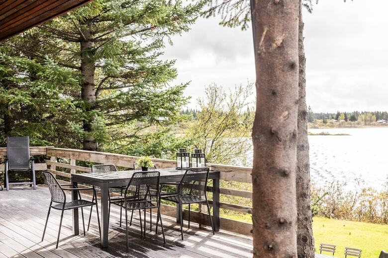 �slundur Lakefront Villa