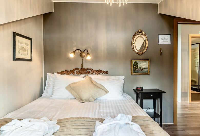 �slundur Lakefront Villa
