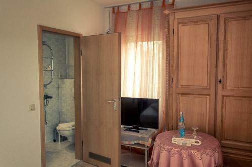 Hostal Hotel Adler