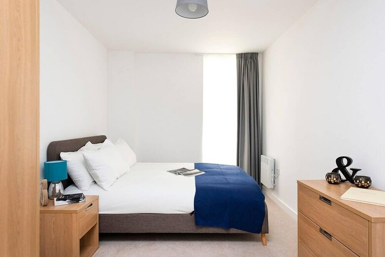 Contemporary And Bright City Centre Apartment