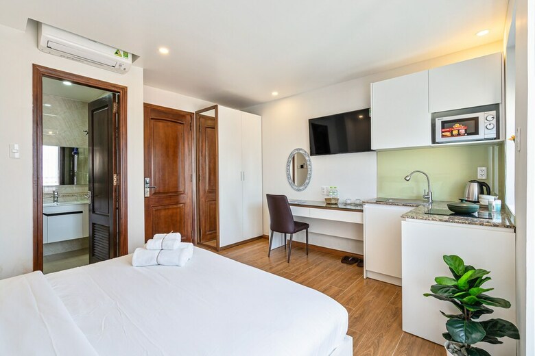 The Royal Hotel & Apartment
