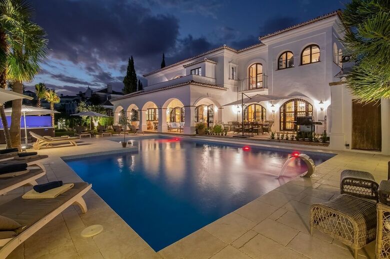 Super Villa Near Beach With Heated Pool