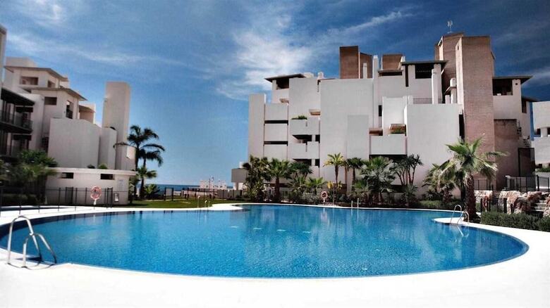�beach Apartment With Spa & Gym