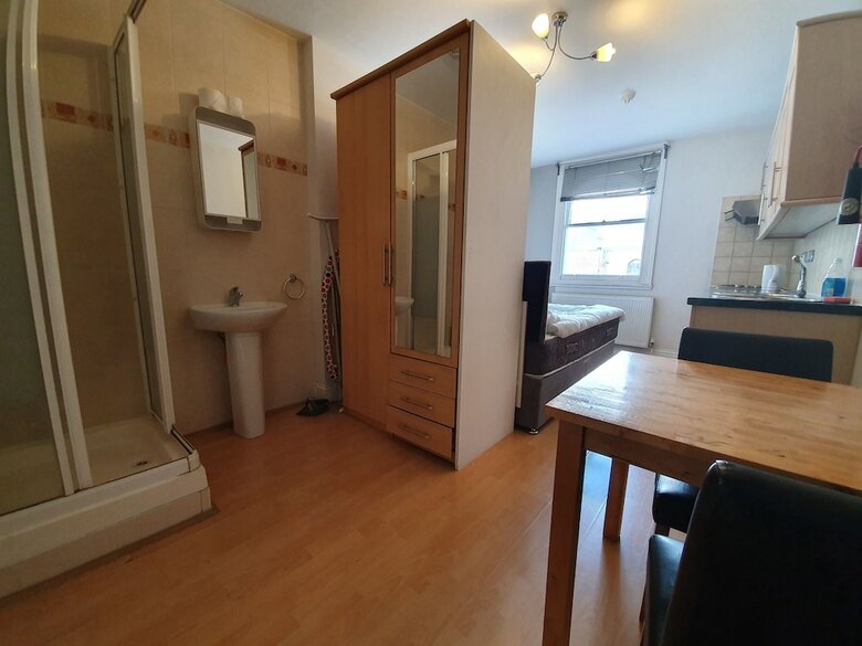 Studio Apartment In South Kensington 9