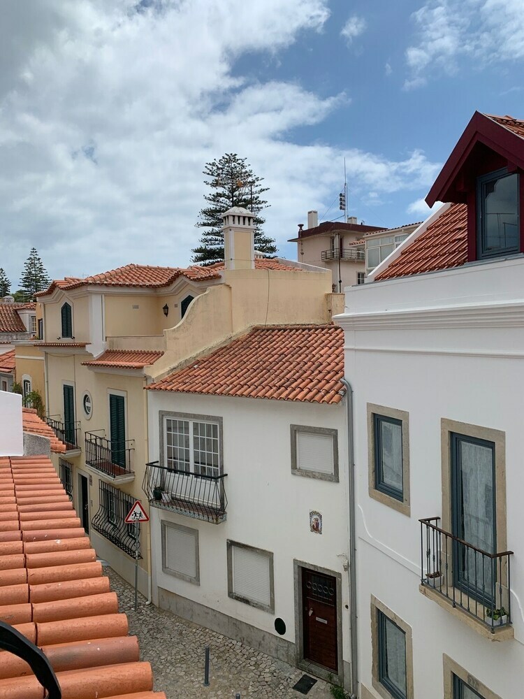 Charming Old Town Apartment Cascais