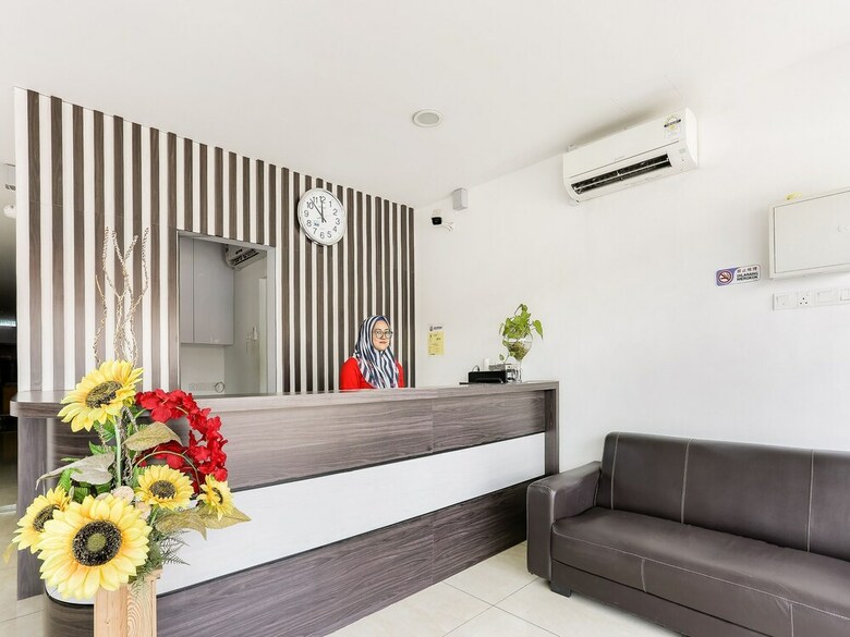 Oyo 89495 Rich Hotel