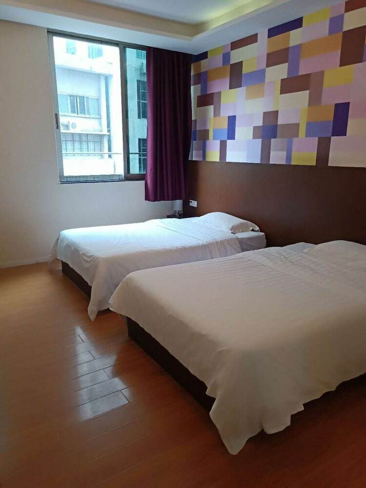 Life Hotel Railway Dong Station