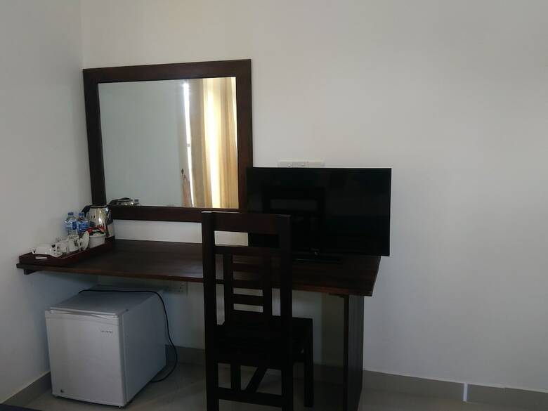 Hotel Queens Airport Residence