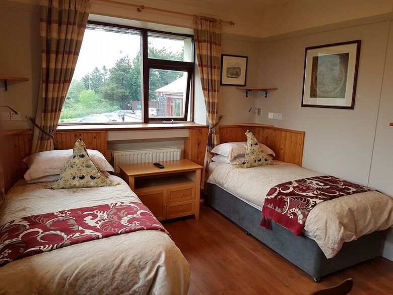 Kylemore Pass Hotel