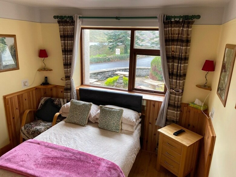 Kylemore Pass Hotel