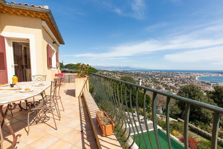 Luxurious 4 Bedrooms Villa, Sea View, Private Pool