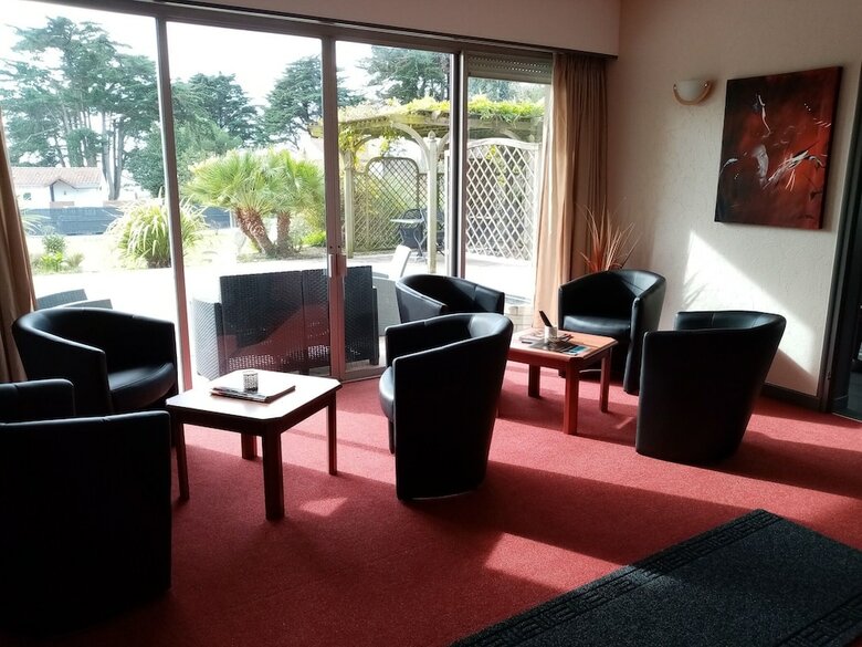 Hotel Le Rocher Des Marais