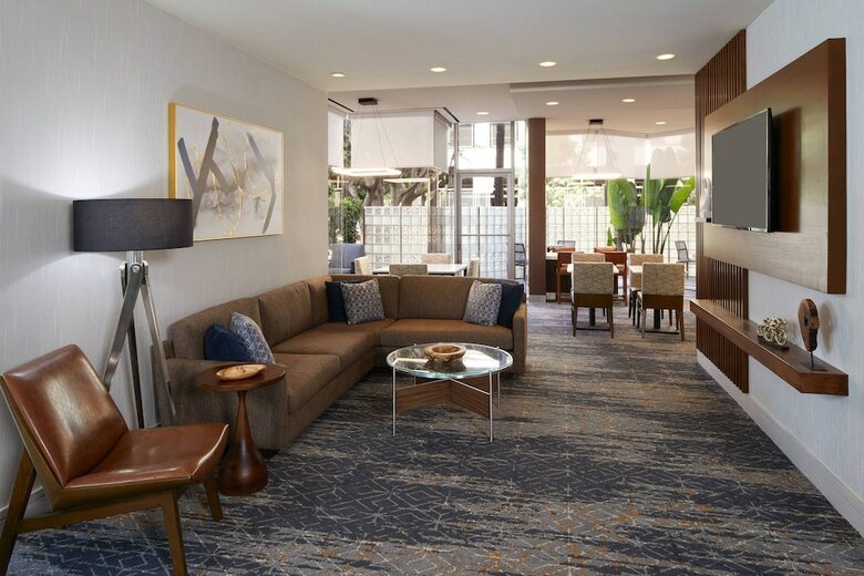 Hotel Courtyard By Marriott Lax