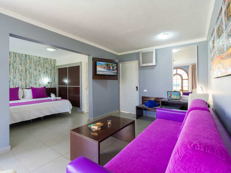 E� Suite Hotel Jardin Dorado