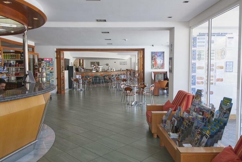Apartamentos Cala Nova