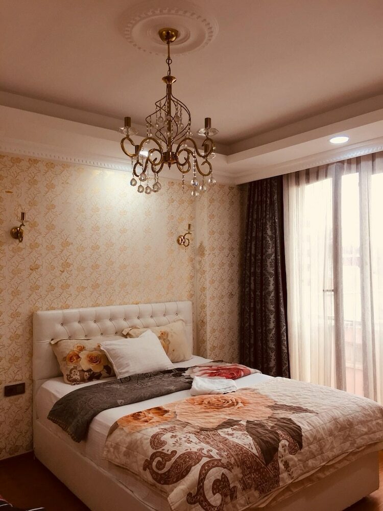 Deluxe Royal Apart