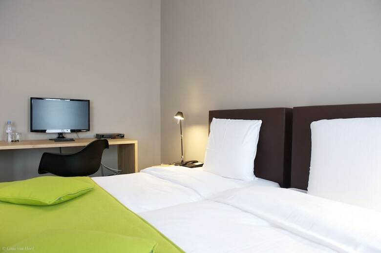 9hotel Chelton