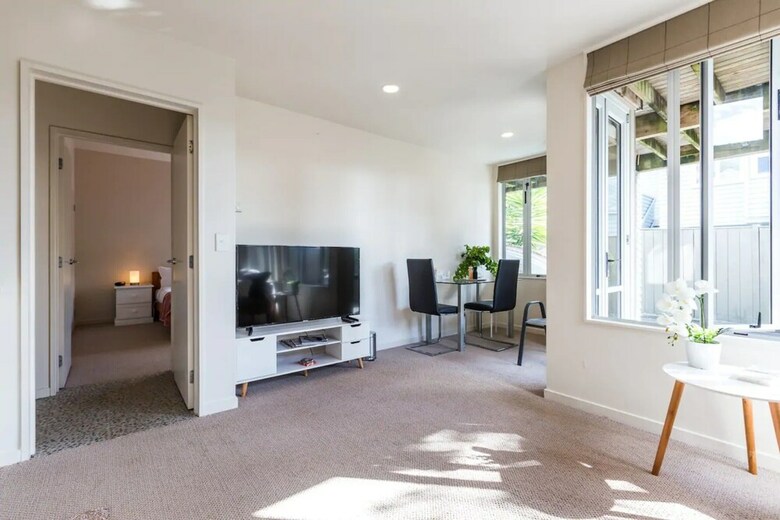 Beachside Escape 1 Bedroom Guest Suite