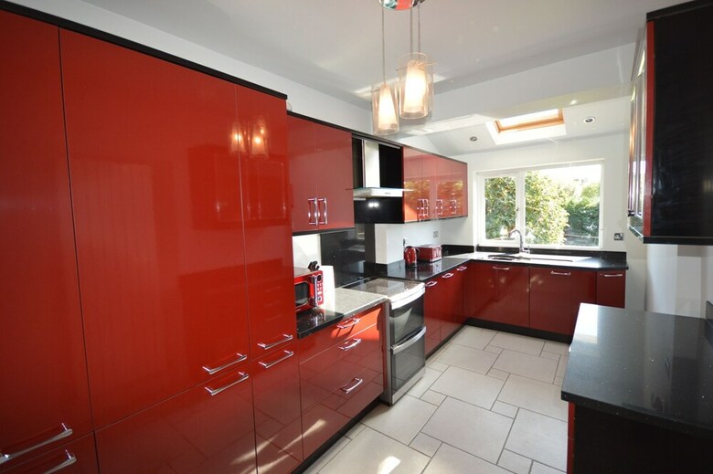 Fantastic 4 Bedroom House In Bath With Garden