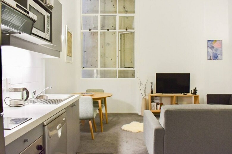 Stylish Queen Street Loft-style Apartment