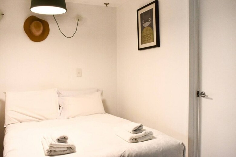 Stylish Queen Street Loft-style Apartment