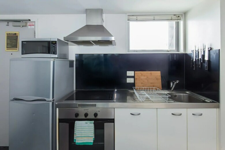 Quiet 2 Bedroom Apartment In Cbd With Balcony