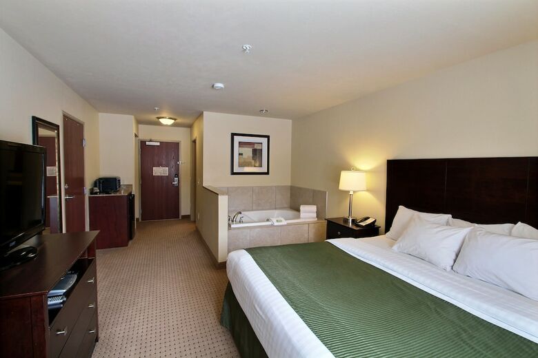 Hotel Cobblestone Inn & Suites - Bloomfield