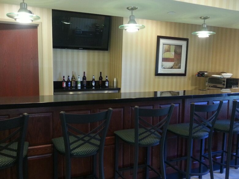 Hotel Cobblestone Inn & Suites - Bloomfield