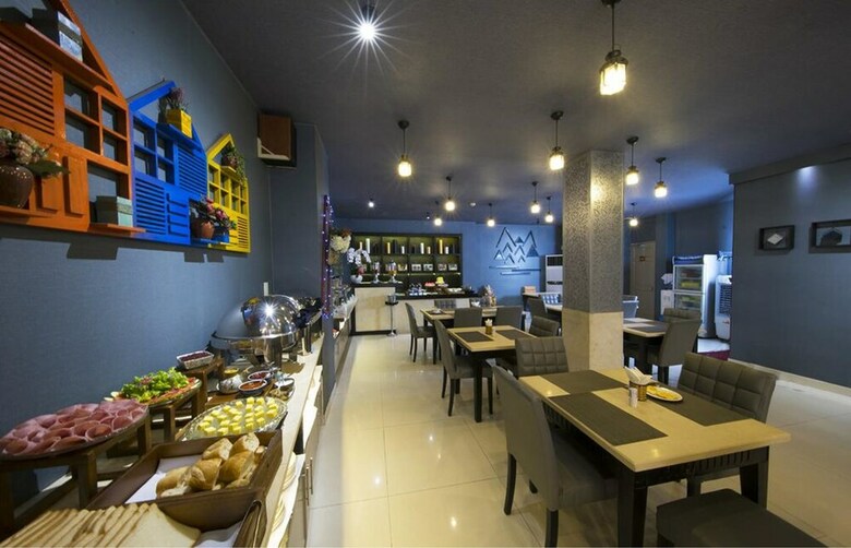 Good Vibes Central Hotel