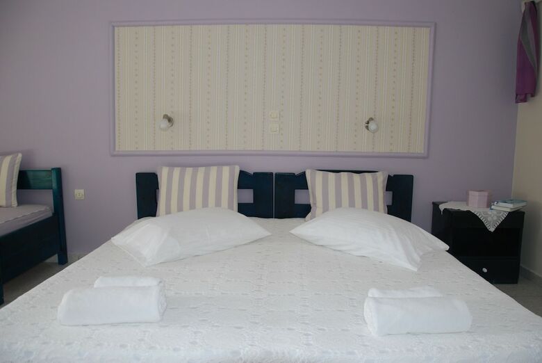 Kavos Psarou Studios And Apartments
