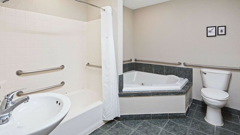 Hotel Surestay Plus By Best Western San Antonio Fort Sam Houston