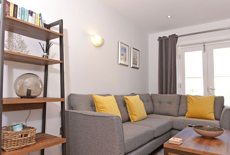 Silverdale Mews