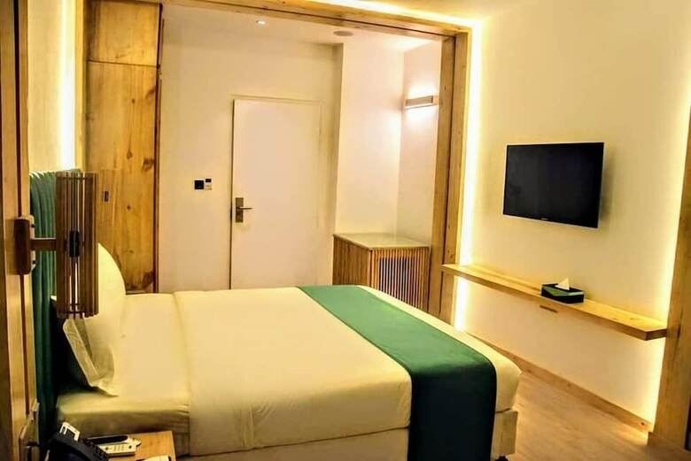 Grace Cox Smart Hotel