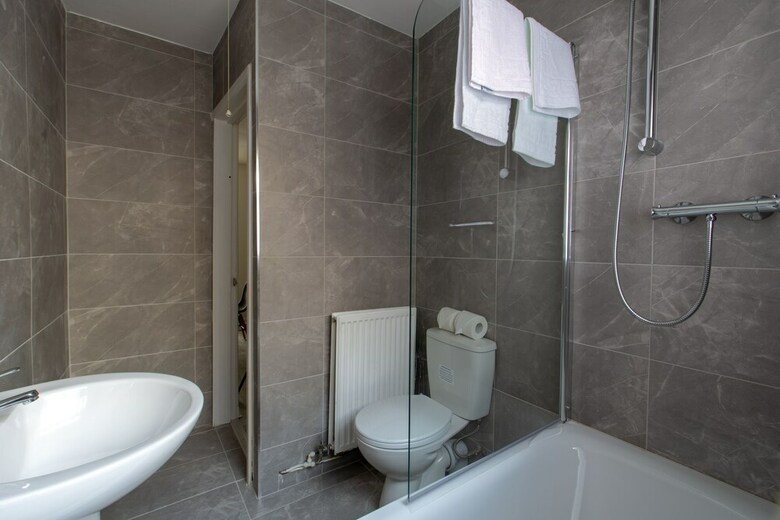 Lux Apartments 3 Bedroom House - Gorst