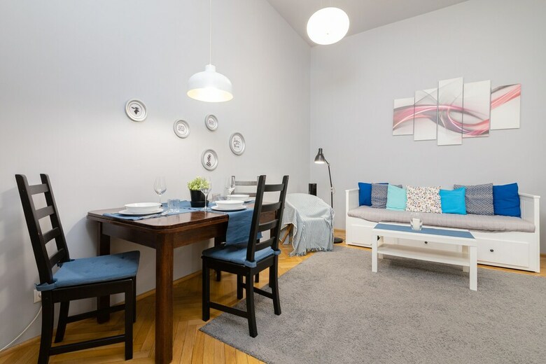 Comfortable Old Town Apartment