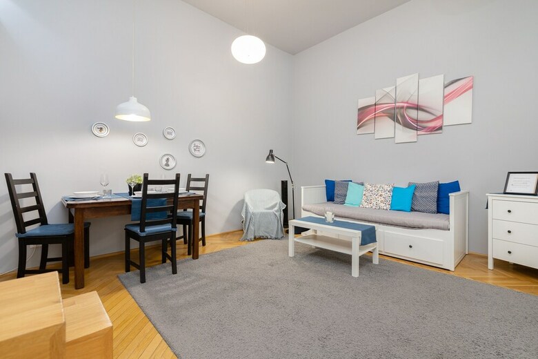 Comfortable Old Town Apartment