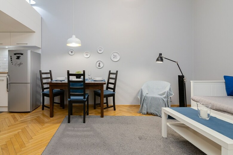 Comfortable Old Town Apartment