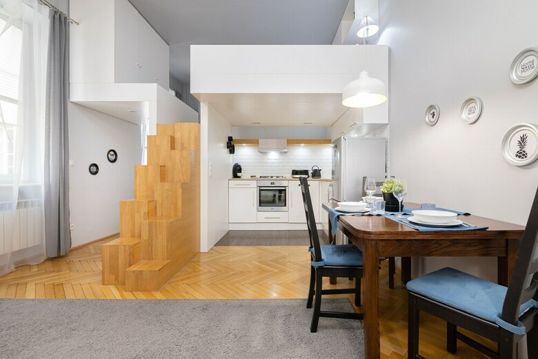 Comfortable Old Town Apartment