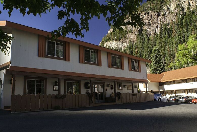 Posada Hot Springs Inn