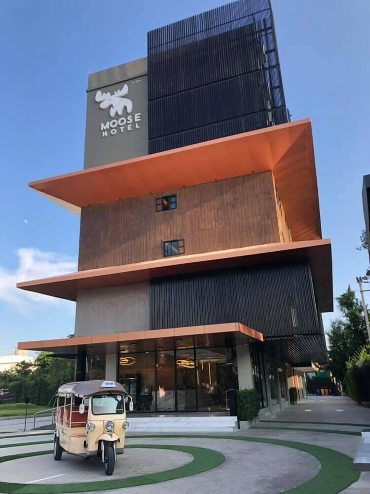 Moose Hotel