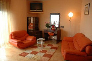 1 Maji Hotel
